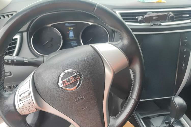 Used Nissan X-Trail 2015 2.0L CVT Comfort MAX Edition 2WD
