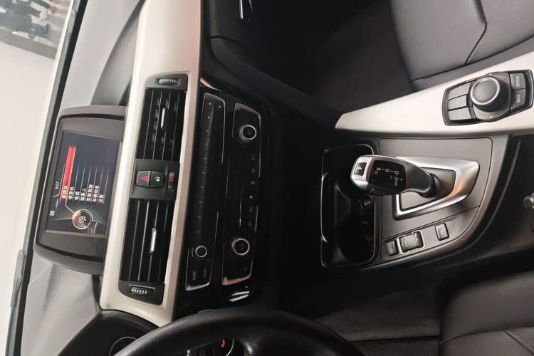 Used BMW 3 Series 2016 320Li Ambition Model
