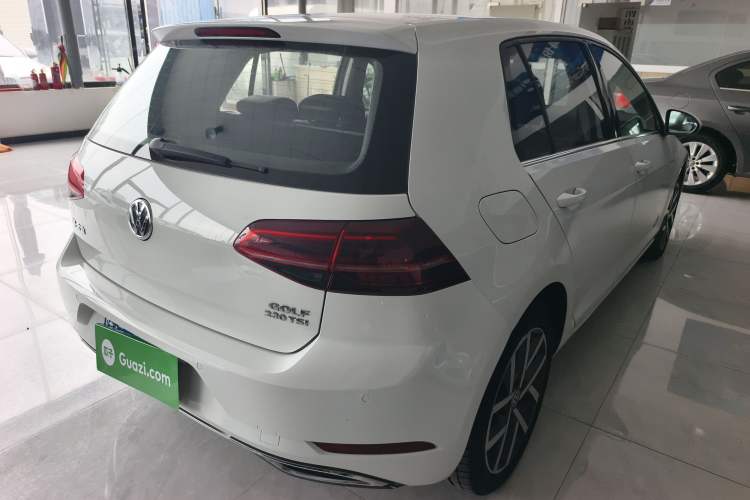 Used Volkswagen Golf 2018 230TSI Automatic Luxury Version
