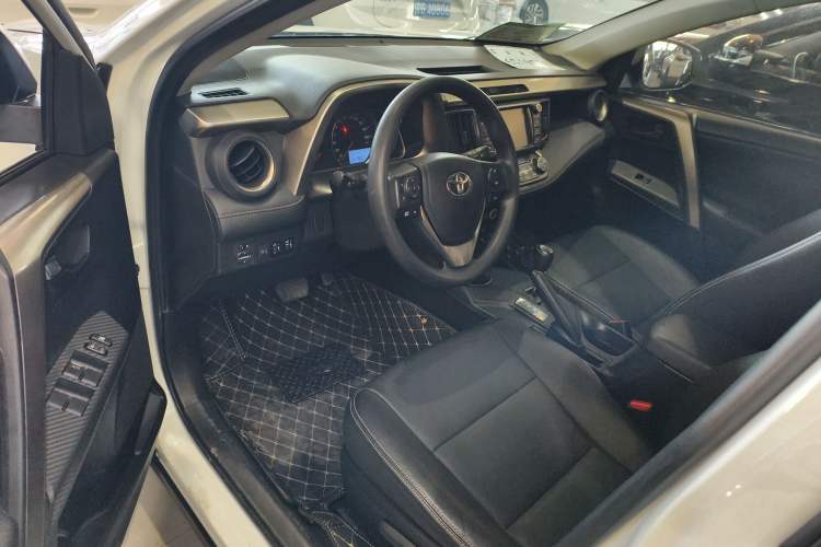 Used Toyota RAV4 2015 2.0L CVT Two-Wheel Drive Fashion Edition
