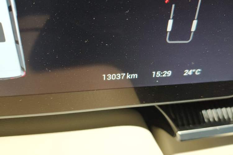 Used VOYAH Dream 2025 PHEV Four-Wheel Drive Prestige Kunpeng Edition
