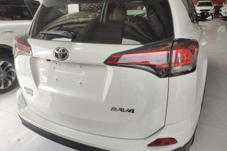 Used Toyota RAV4 2016 2.0L CVT Two-Wheel Drive Urban Edition China V Standard
