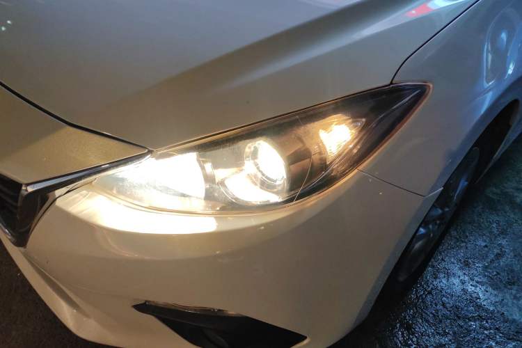 Used Mazda Mazda 3 Axela 2016 Sedan 1.5L Manual Comfort Model
