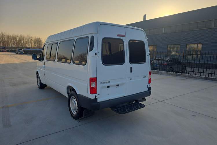 Used JMC Transit 2021 2.8T Space King Standard Version Long Wheelbase Mid-Height Roof Rear Single Tire – Step 6-Seater Diesel China VI Emission Standard JX493
