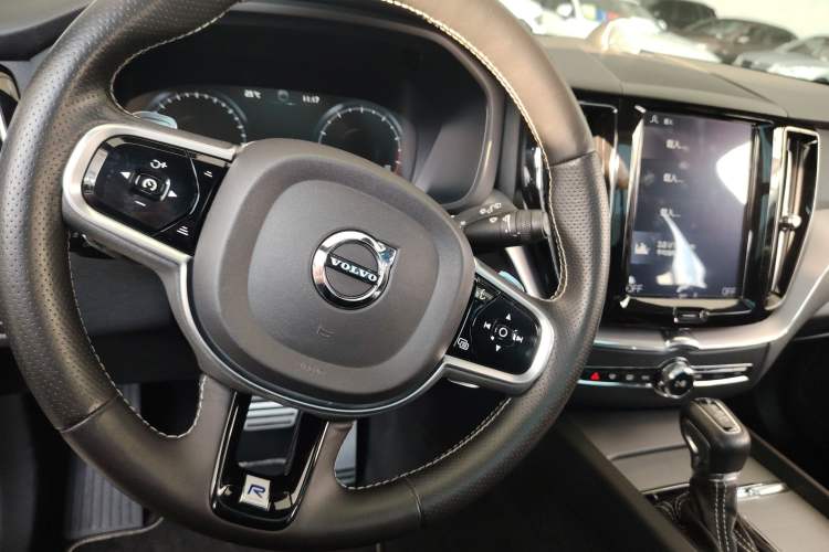 Used Volvo XC60 2018 T5 4x4 Smart & Sporty Edition
