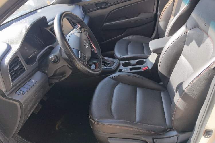 Used Hyundai Elantra 2019 1.4T Dual-Clutch Xuan Dong · Dynamic Model
