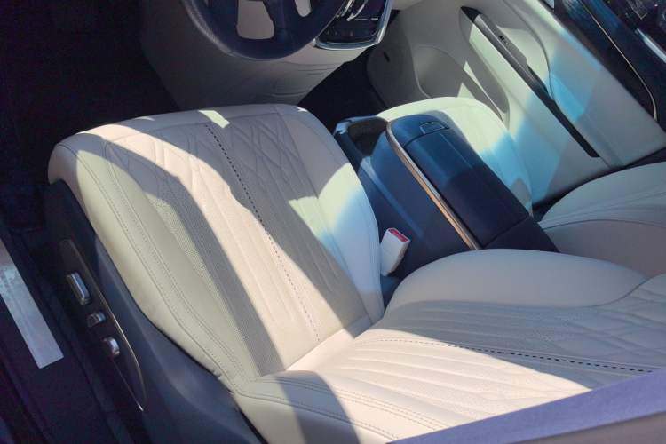 Used Buick GL8 2022 Avenir Avia Four-Seat Prestige Edition
