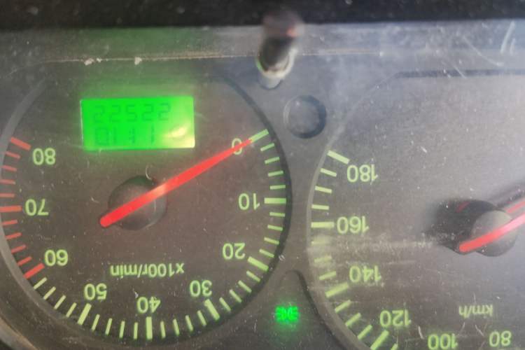 Used Jinbei Hiace 2018 2.0L Fifth-Generation Box Truck Standard Roof 2 Seats 4G19
