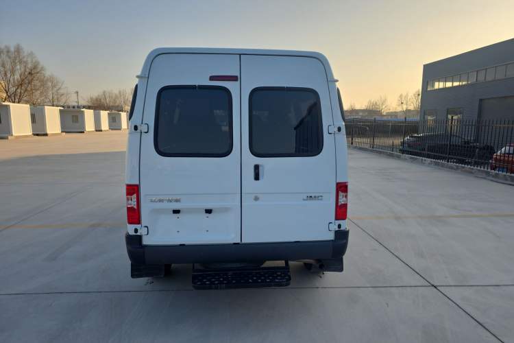 Used JMC Transit 2021 2.8T Space King Standard Version Long Wheelbase Mid-Height Roof Rear Single Tire – Step 6-Seater Diesel China VI Emission Standard JX493
