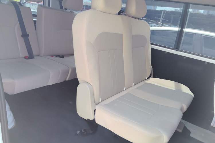 Used FORTHING Lingzhi 2024 M5L 1.5T Manual Base Model 7 Seats
