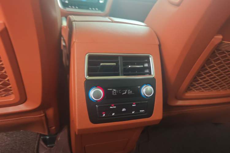 Used Zotye T700 2017 1.8T Dual-Clutch Prestige Model
