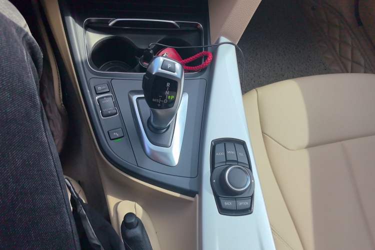 Used BMW 3 Series 2016 320Li Ambition Model
