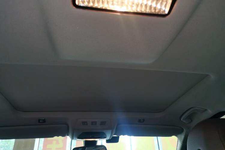 Used BMW 5 Series 2014 525Li Leading Model
