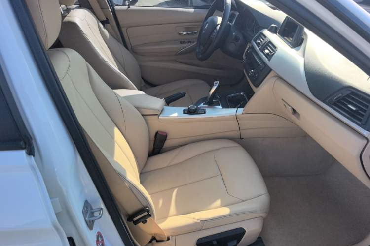 Used BMW 3 Series 2014 320i Sport Edition
