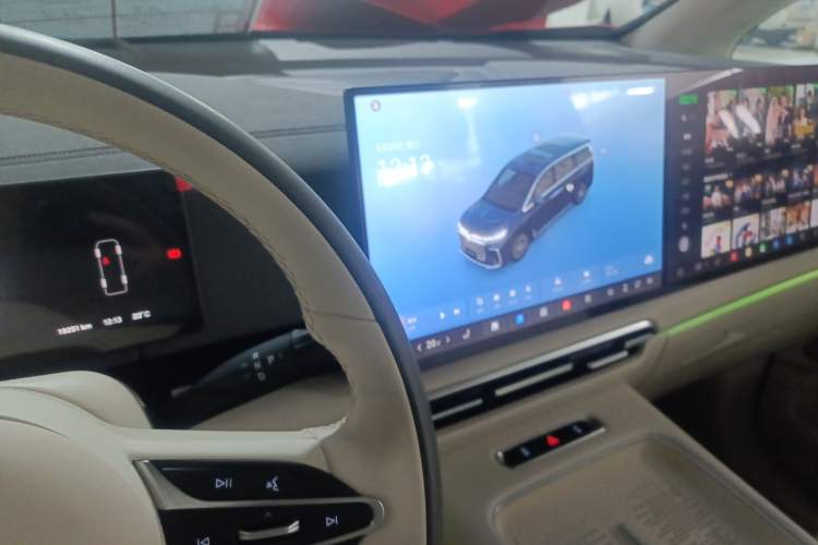 Used VOYAH Dream 2025 PHEV Four-Wheel-Drive Flagship Kunpeng Edition
