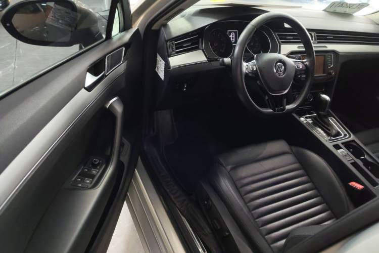 Used Volkswagen Magotan 2017 330TSI DSG Leading Model
