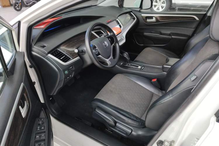 Used Honda Jade 2017 1.8L automatic Comfort version 5 seats
