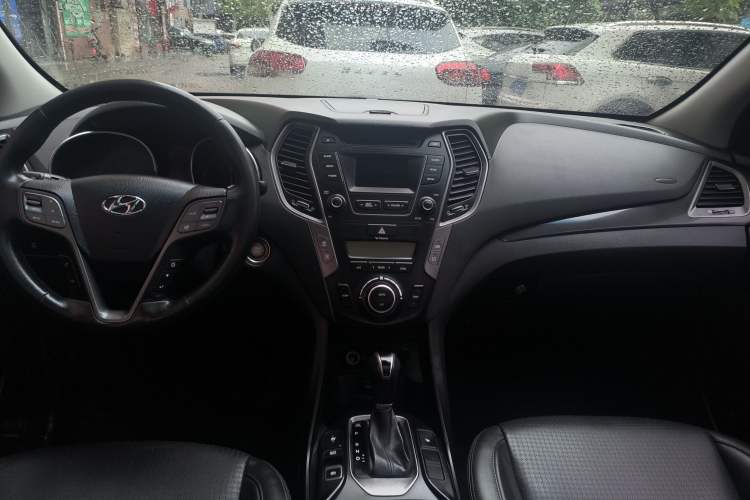 Used Hyundai Santa Fe 2013 2.4L Automatic 4x4 Prestige Edition
