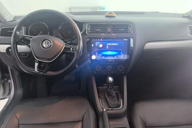 Used Volkswagen Sagitar 2015 1.6L Automatic Comfort Model
