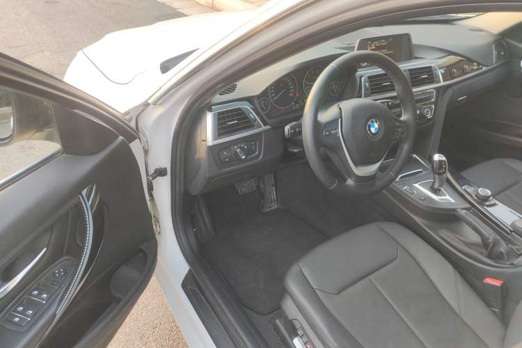 Used BMW 3 Series 2016 316Li Fashion Model
