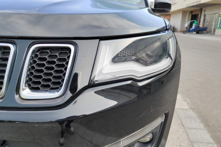 Used  Compass 2020 220T Automatic Leading Edition
