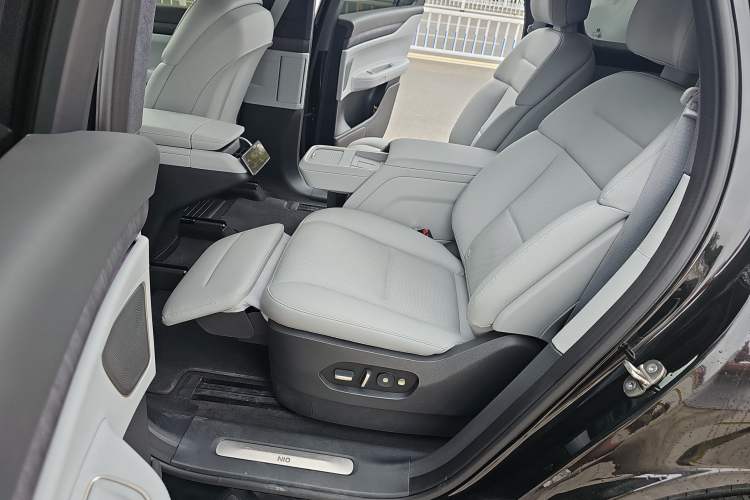 Used Nio ES8 2023 75 kWh Executive Edition
