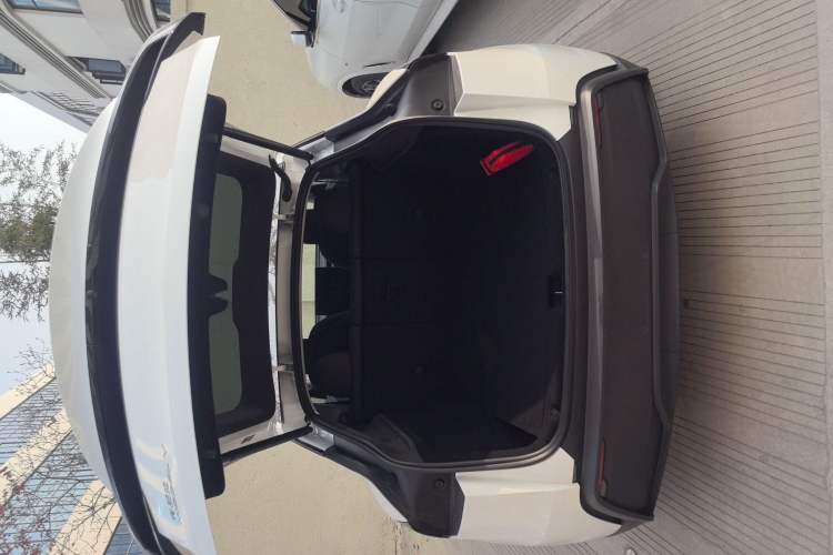 Used Tesla Model Y 2025 Rear-Wheel-Drive Version