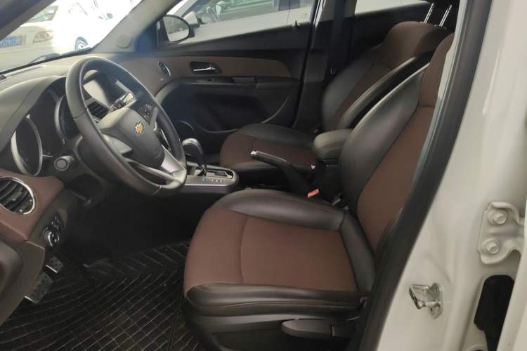 Used Chevrolet Cruze 2013 Hatchback 1.6L Automatic Luxury Model
