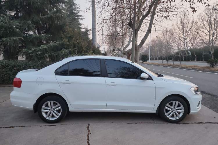 Used Volkswagen Jetta 2019 Dream Edition 1.4L Manual Fashion Version
