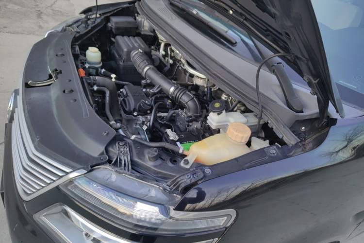 Used FORTHING Lingzhi 2019 M5L 1.6L 7-Seater Base Model China VI Standard
