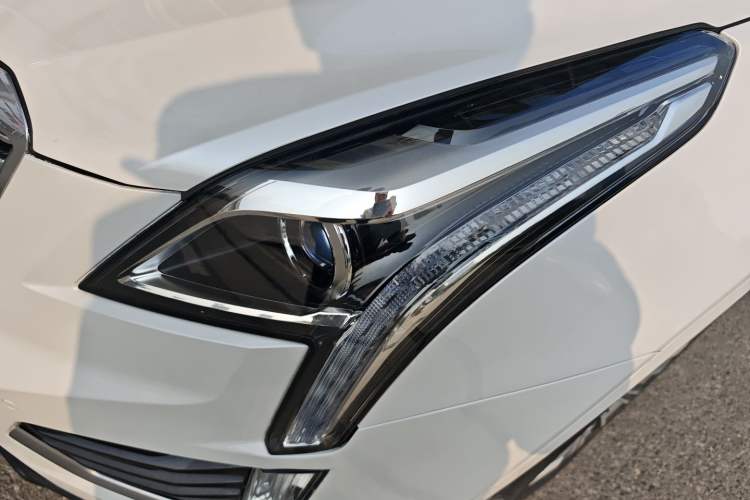 Used Cadillac XT5 2018 25T Luxury Model