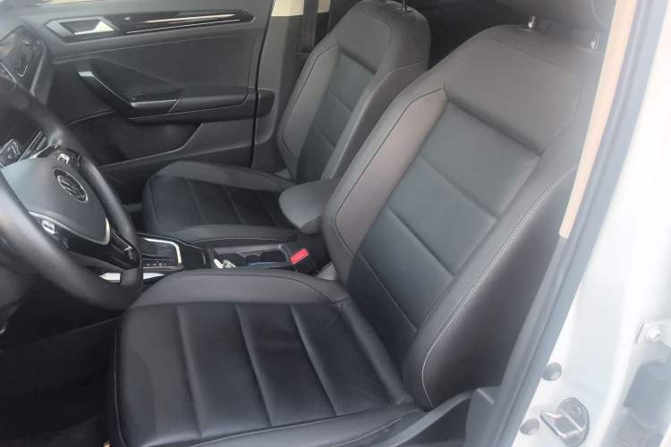 Used Volkswagen T-ROC 2022 280TSI DSG Two-Wheel Drive Comfort PLUS
