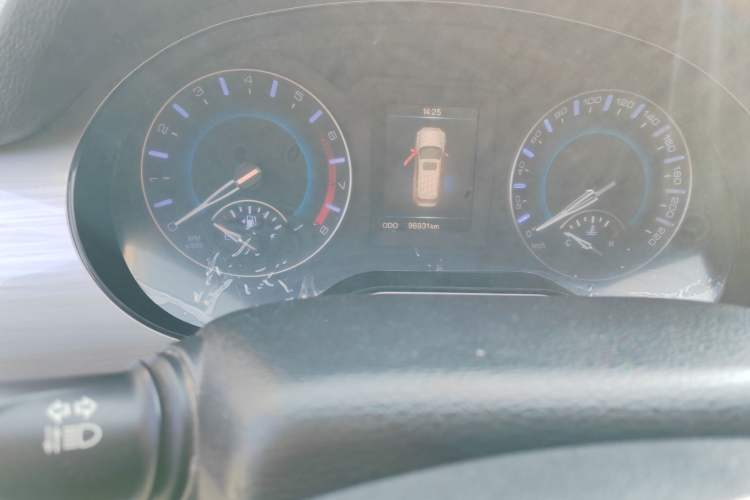 Used Haval H2 2018 Chuanxiang Edition Red Badge 1.5T Manual Two-Wheel Drive Fashionable Model
