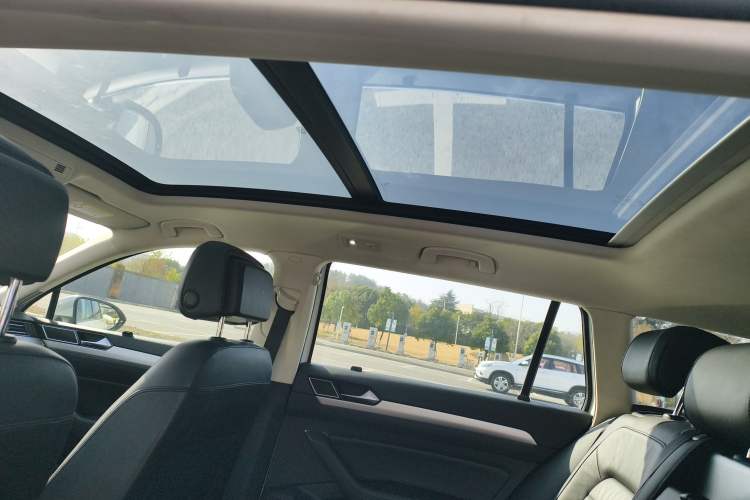 Used Volkswagen Variant 2018 380TSI Two-Wheel Drive Comfort Edition
