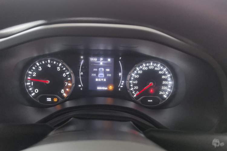 Used  Renegade 2019 220T Automatic Leading Edition
