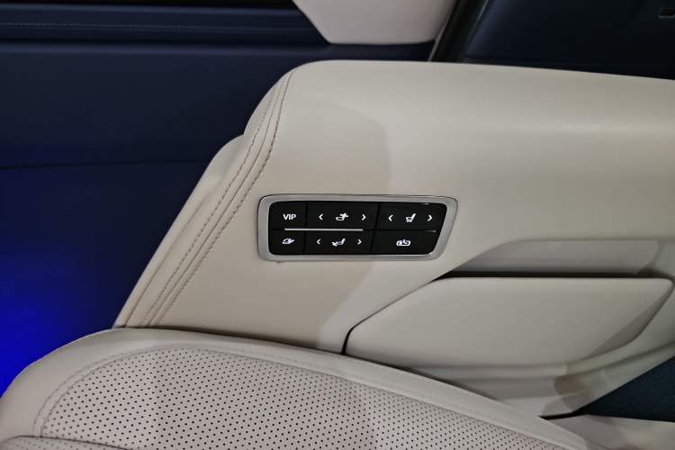 Used Buick Century 2023 2.0T Six-Seater Yinshi Edition
