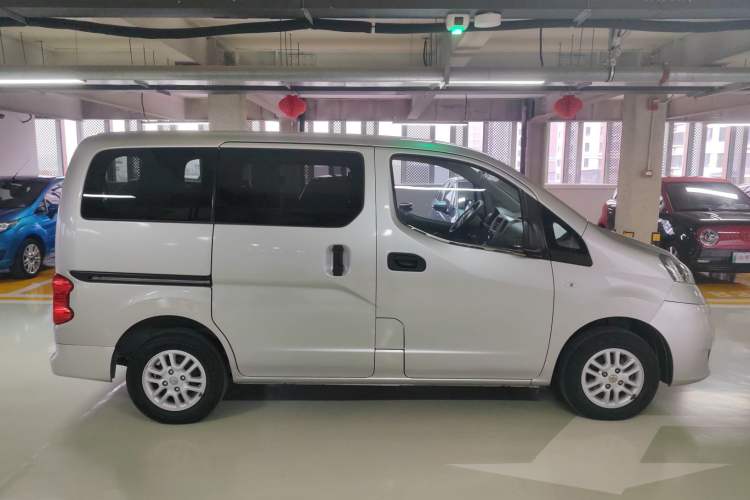 Used Nissan NV200 2014 1.6L CVT Luxury Model China IV Standard