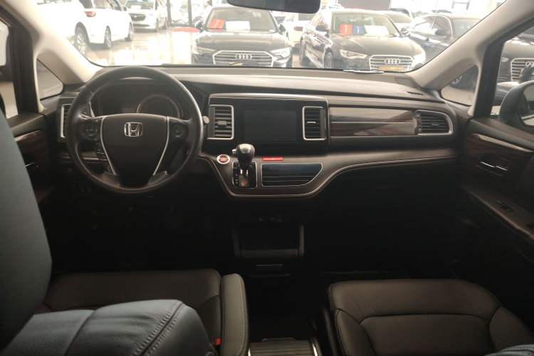 Used Honda Elysion 2016 2.4L Style Edition
