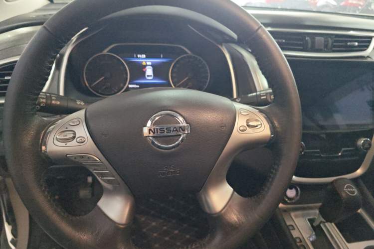 Used Nissan Murano 2019 2.5L XL Two-Wheel Drive Smart Connect Luxury Edition China VI Standard
