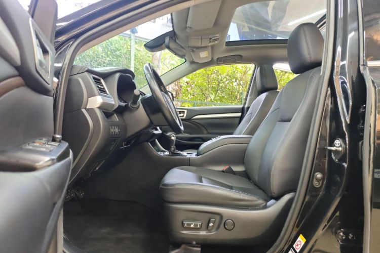 Used Toyota Highlander 2018 2.0T Four-Wheel Drive Prestige Version 7 Seats China V Emission Standard
