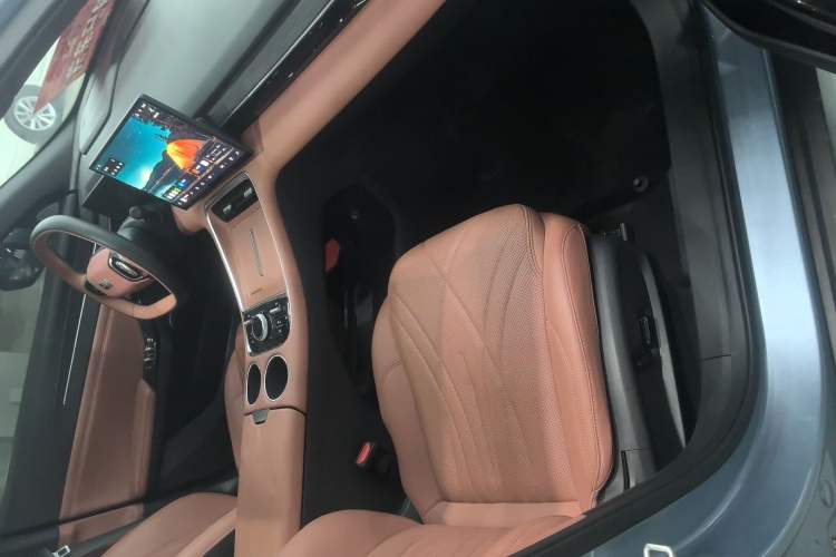 Used  L6 2025 EM-i 140km Starship Edition
