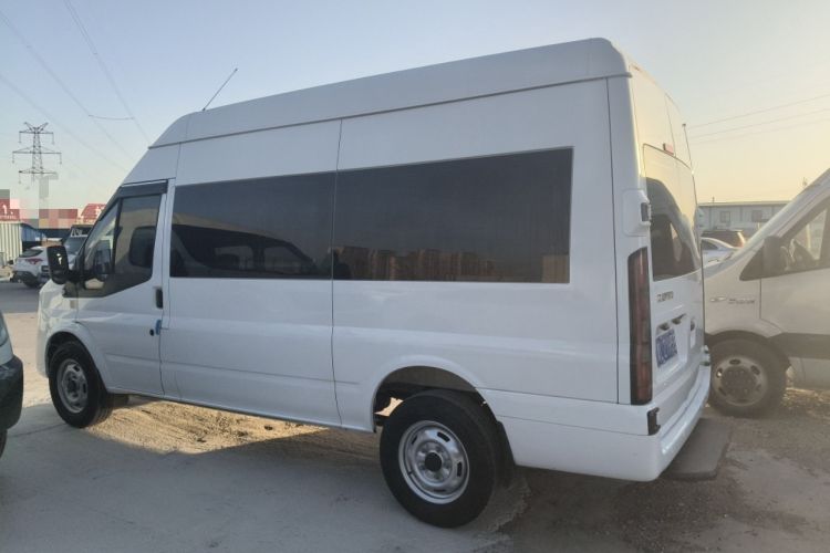 Used JMC Fushun 2025 2.0T 8AT Diesel Mid-Roof Mid-Height Commercial Multi-Purpose 7-Seater Passenger Vehicle
