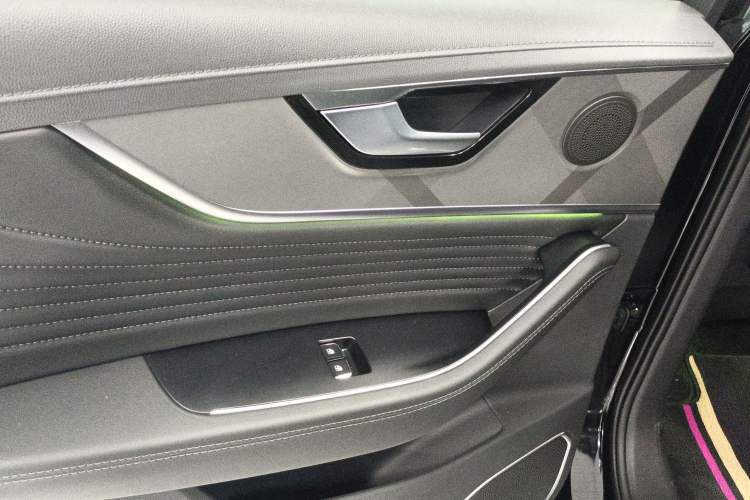 Used Hongqi HS5 2023 2.0T Qixiang Pro Edition
