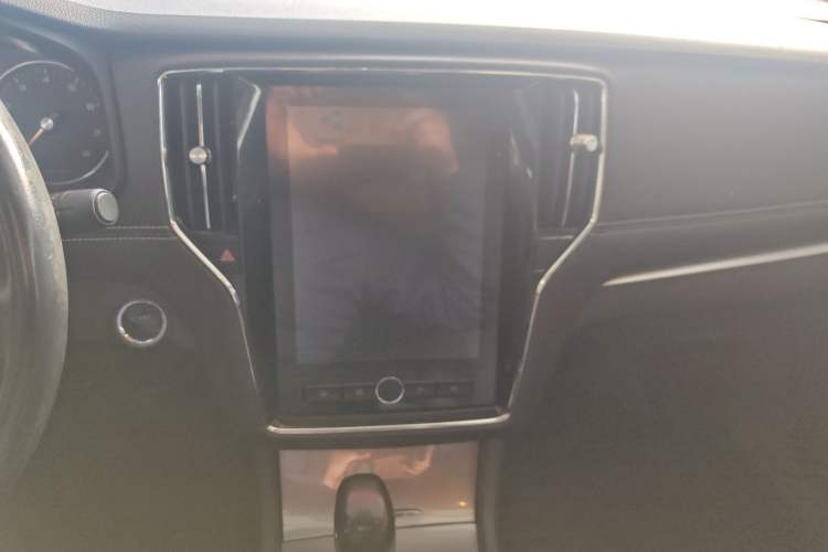 Used Roewe i6 2019 PLUS 20T TST 4G Connected Flagship Superb Edition
