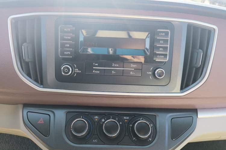 Used FORTHING Lingzhi 2019 M5L 1.6L 9-Seater Base Model China VI Standard