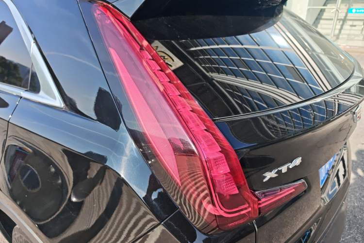 Used Cadillac XT4 2018 28T Two-Wheel Drive Leading Version
