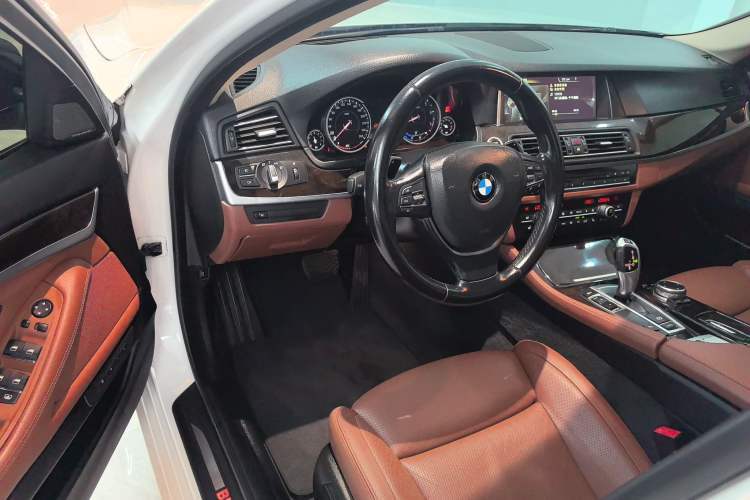 Used BMW 5 Series 2015 535Li Leading Model