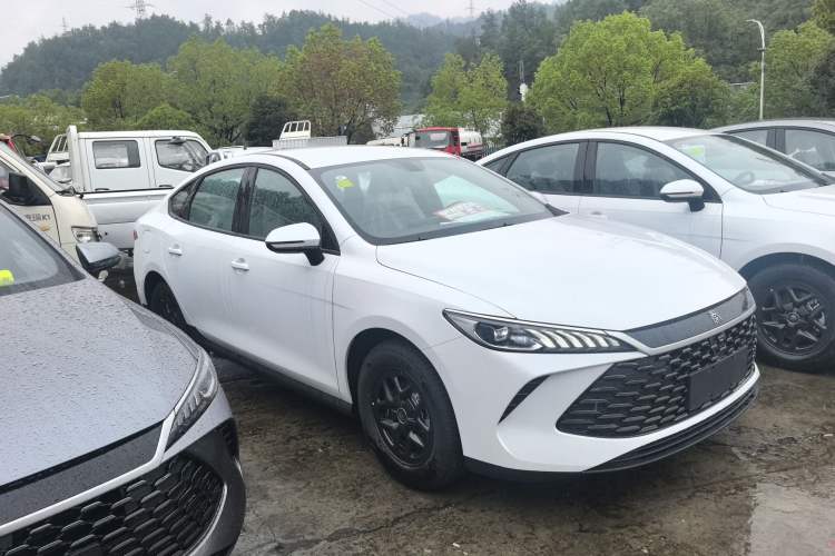 Used BYD Qin PLUS 2025 DM-i Smart Drive 55KM Leading Model
