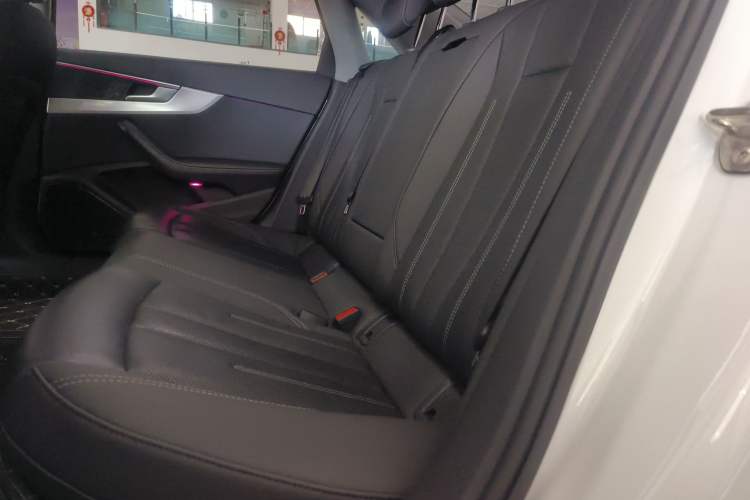 Used Audi A4L 2020 40 TFSI Fashionable and Elegant Model
