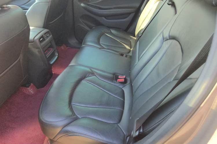 Used Buick Envision 2018 20T Two-Wheel-Drive Elite Model
